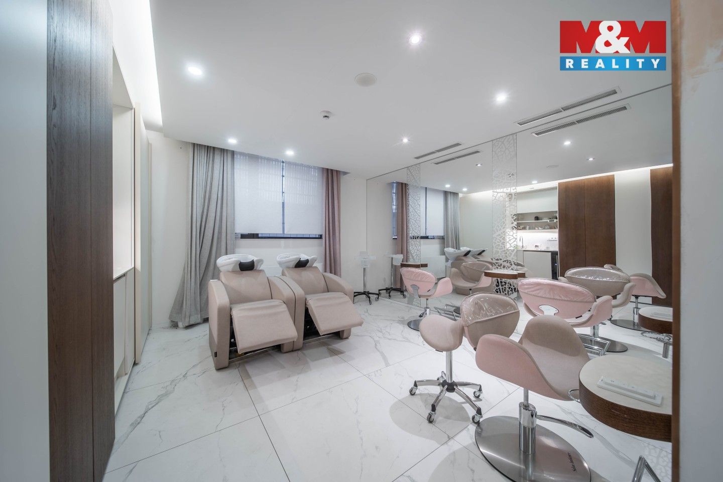 Obchodní prostory · 75 m² · náměstí Curieových, Praha - 3