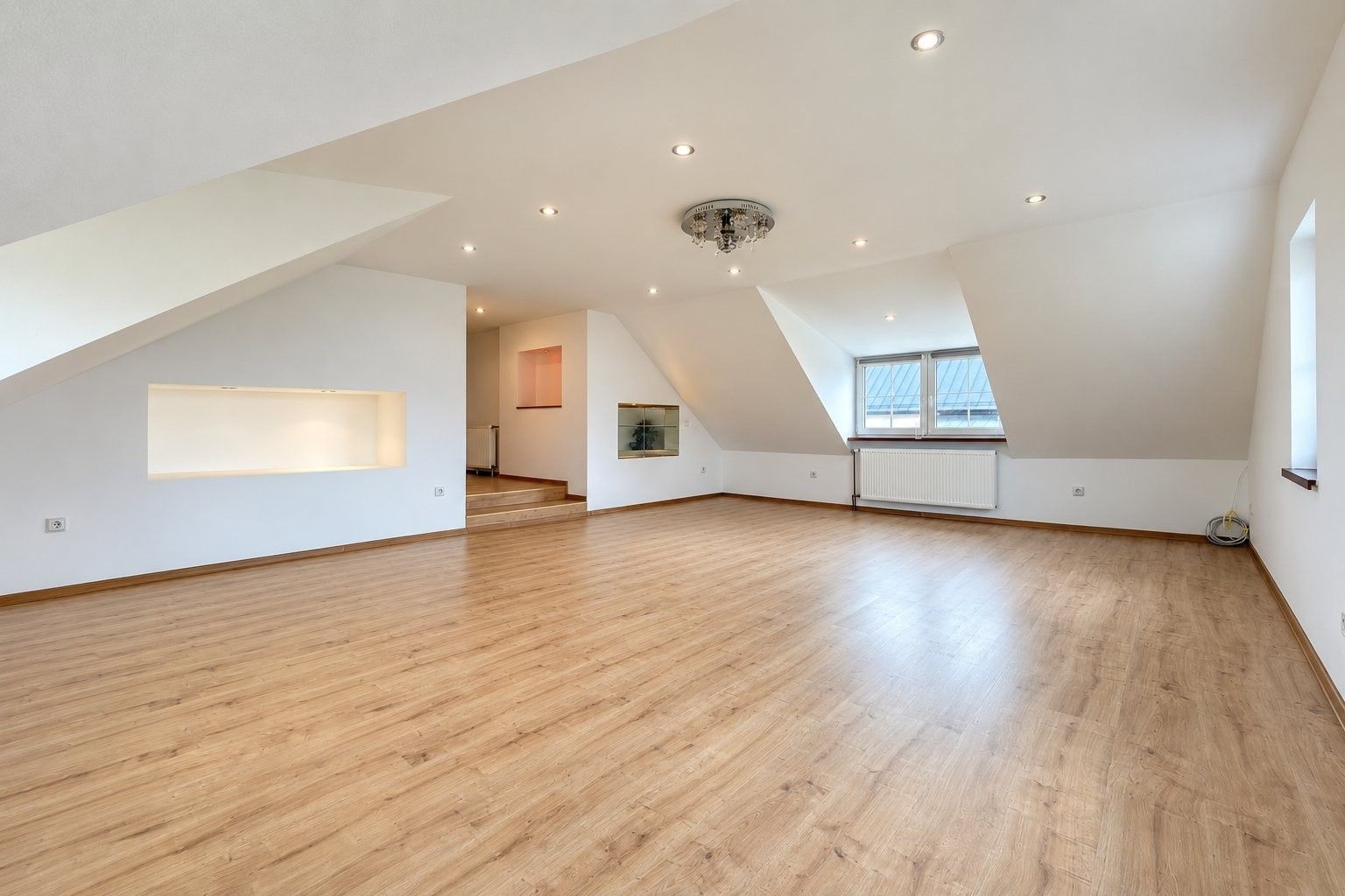 Rodinný dům · 295 m² · Hora Svatého Šebestiána - 3