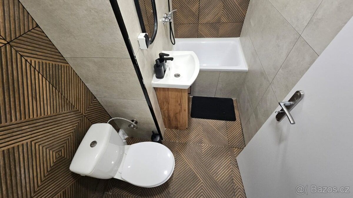 Pronájem byt - Chomutov, 430 04