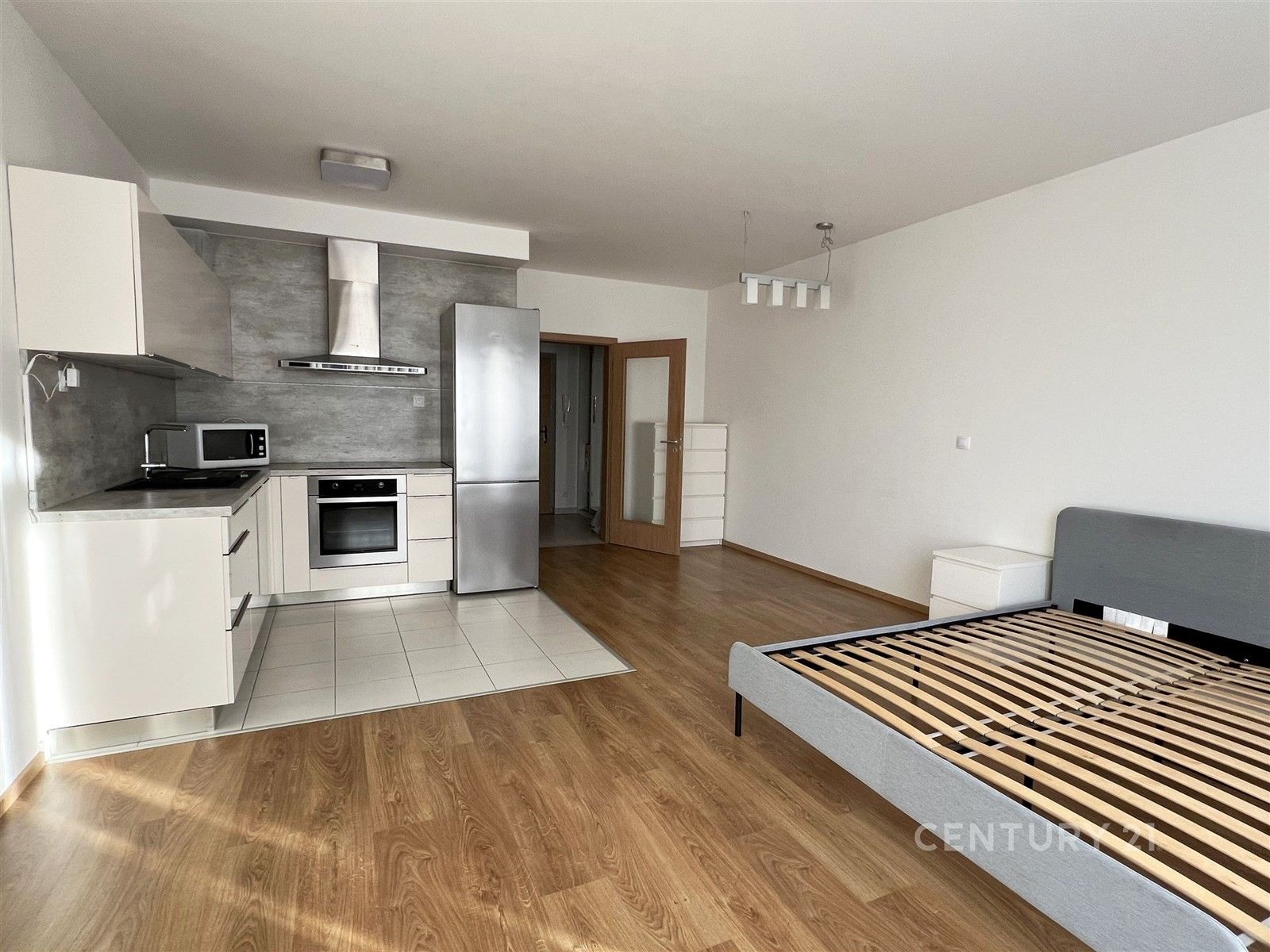 Pronájem byt 1+kk - Ocelářská 975, Praha, 40 m²