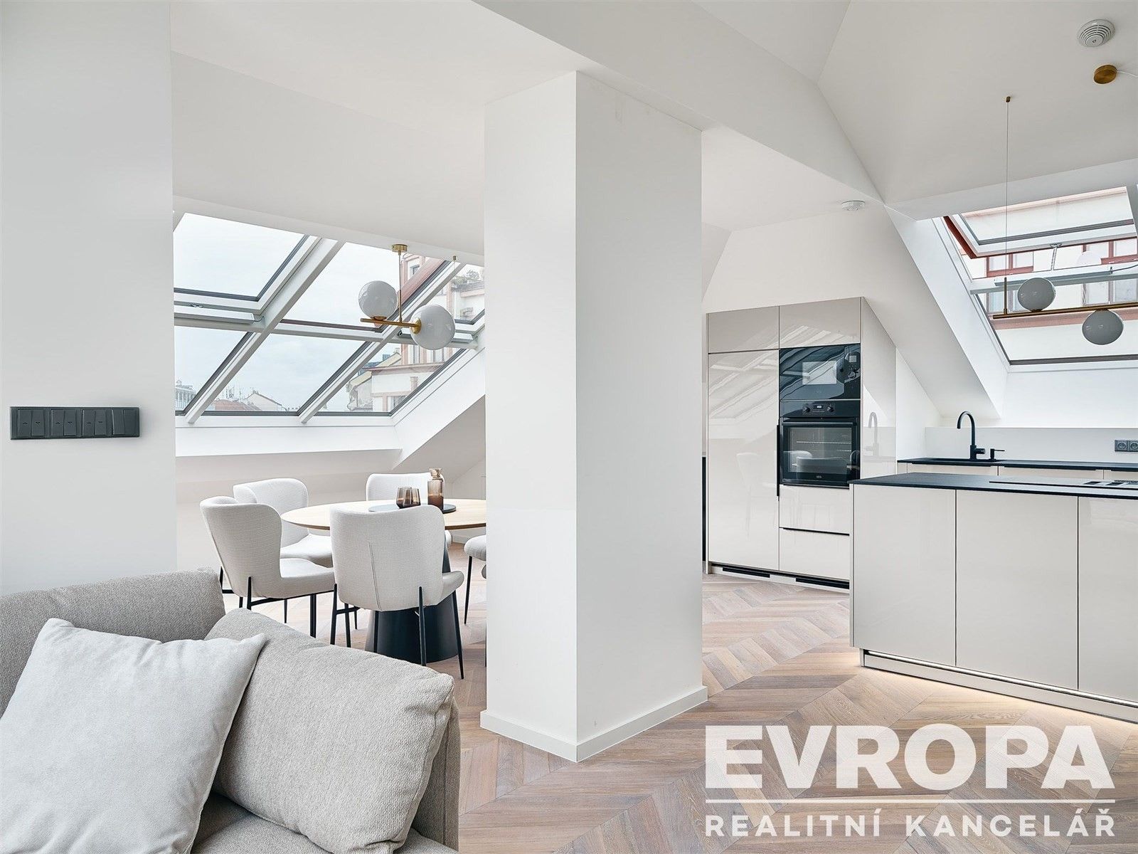 Pronájem byt 4+kk - Šafaříkova 371, Praha Vinohrady, 120 m² - 5