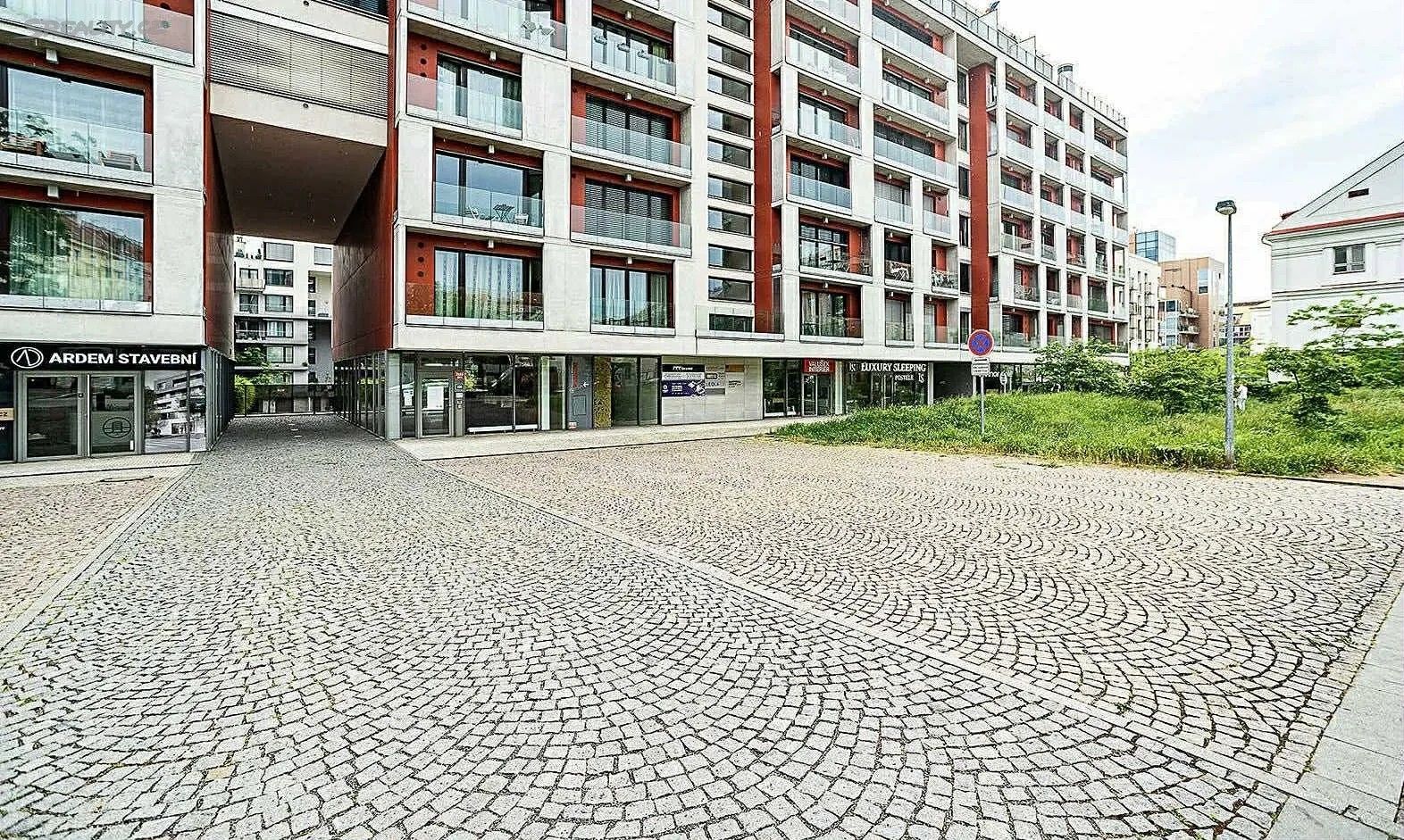 Garáže, Korunní, Praha - Vinohrady, 15 m² - 1