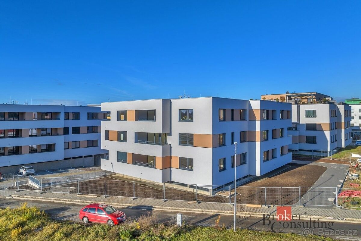 Garáže, Hradec Králové, 500 11 - 1