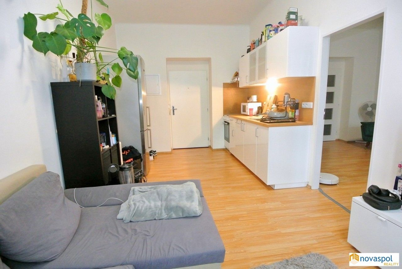 Byt 2+kk · 43 m² · Svatoslavova, Praha - 3