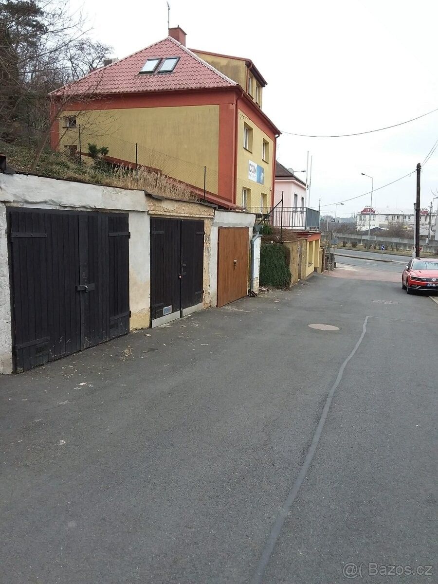 Garáže, Praha, 140 00