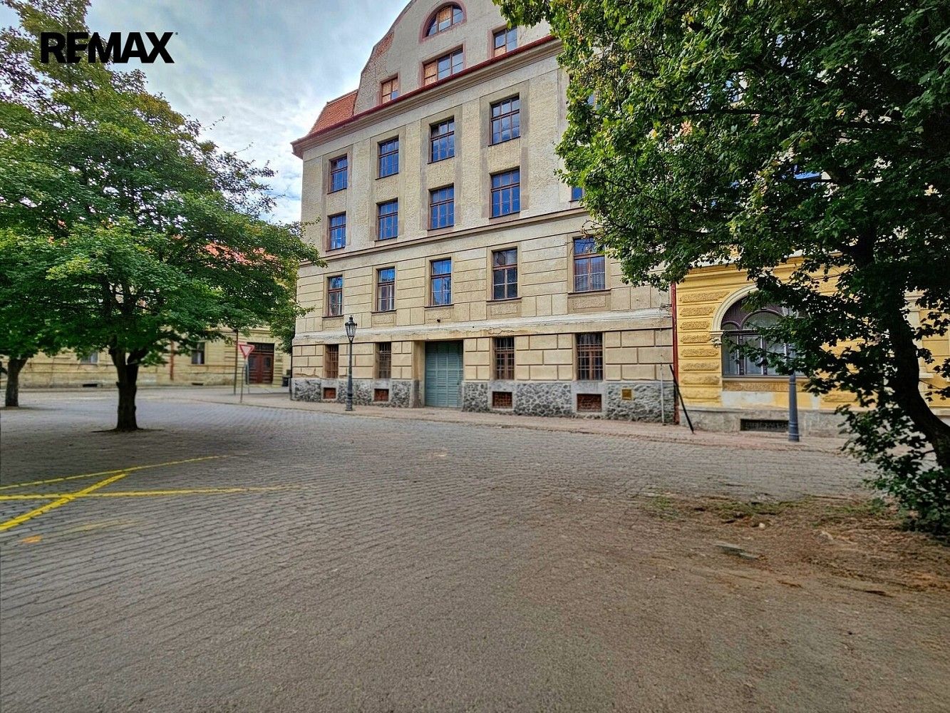 Sklady, Žatec, okres Louny, Ústecký kraj, 2 000 m² - 2