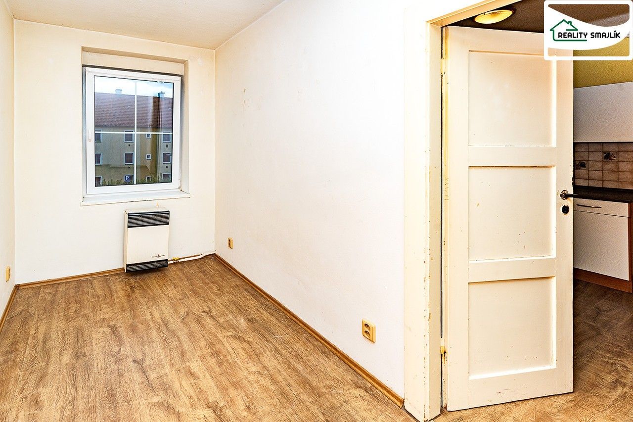 Byt 2+1 · 42 m² · Riegerova 1072, Cheb - 3