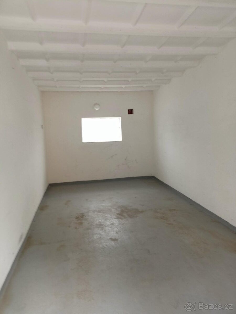 Pronájem garáž - Uherský Brod, 688 01