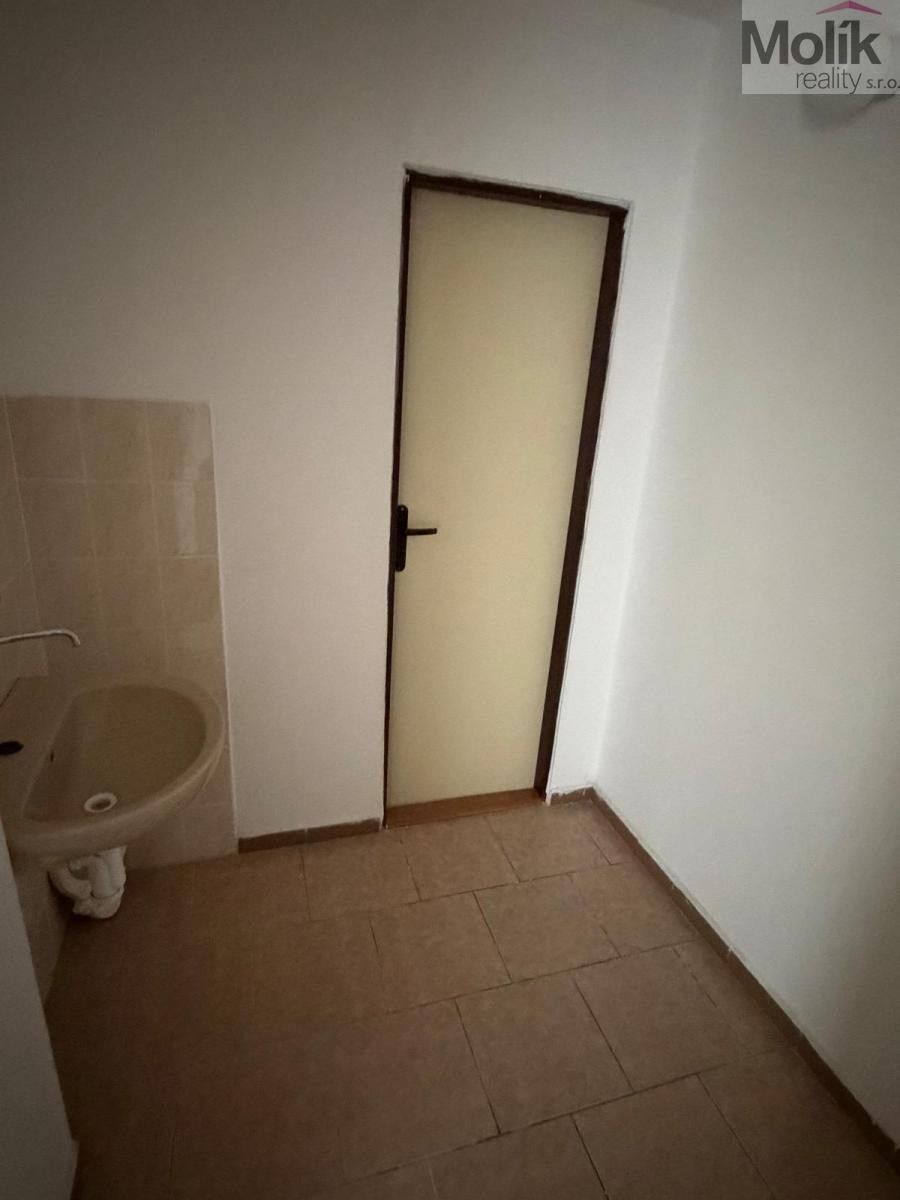 Byt 3+1 · 77 m² · J. V. Sládka, Teplice - 4