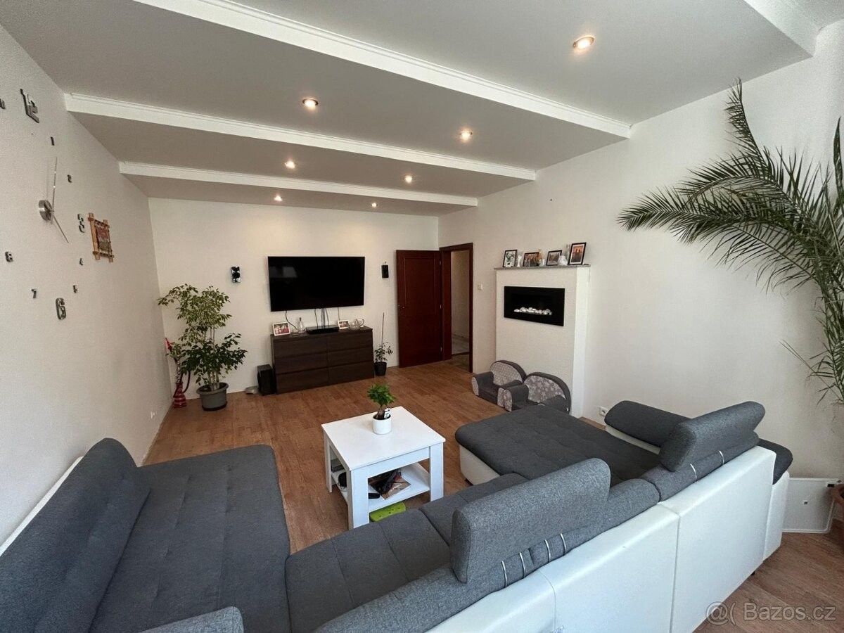 Byty, Břeclav, 690 02