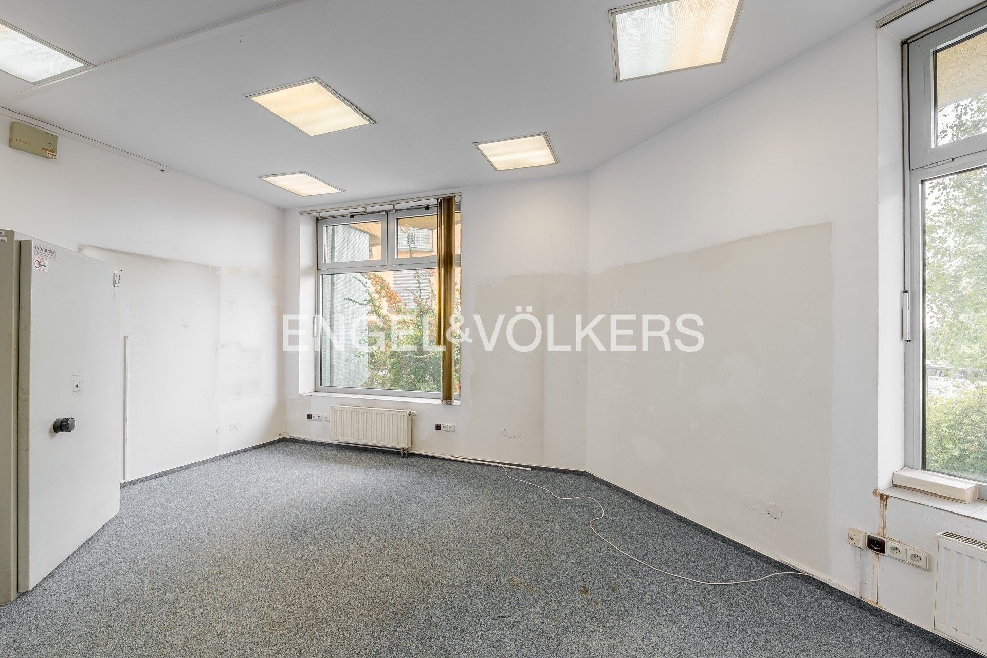 Obchodní prostory · 224 m² · U třešňovky 492, Praha Kobylisy - 4