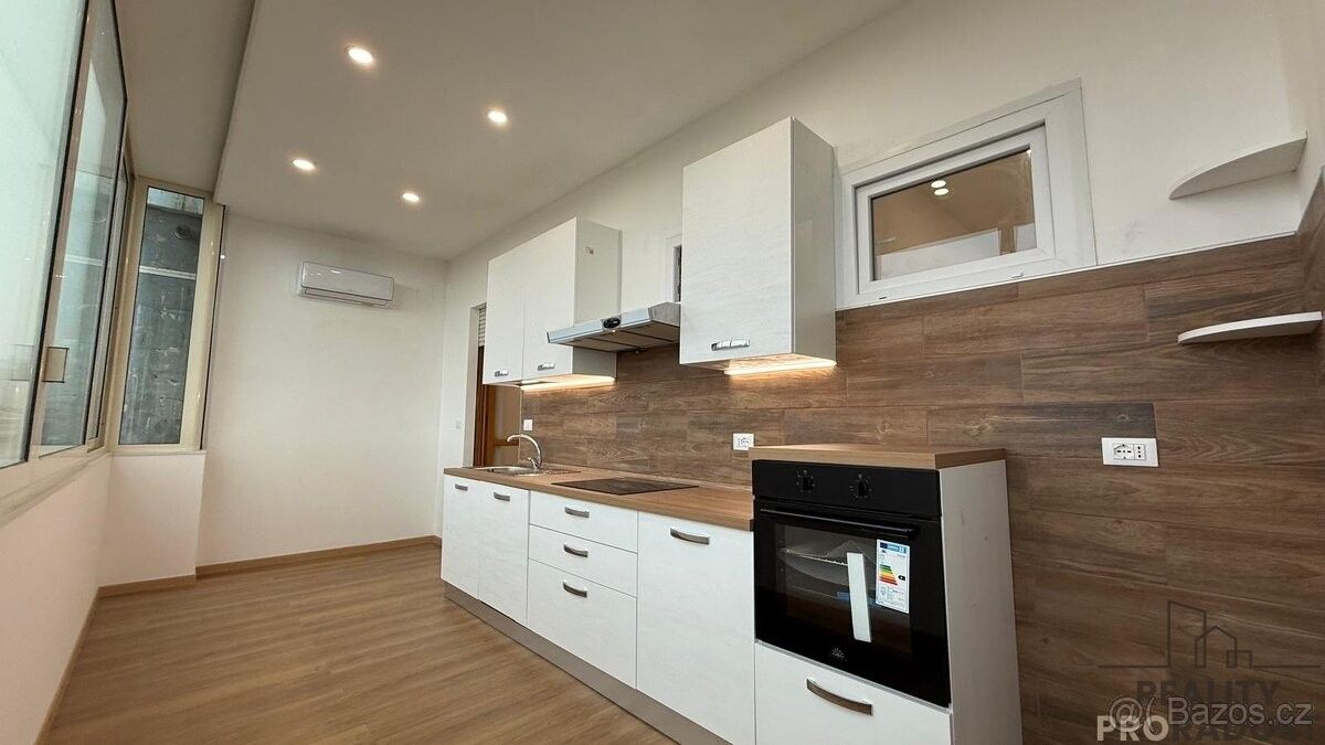 Byty, 987 66, Zahraničí