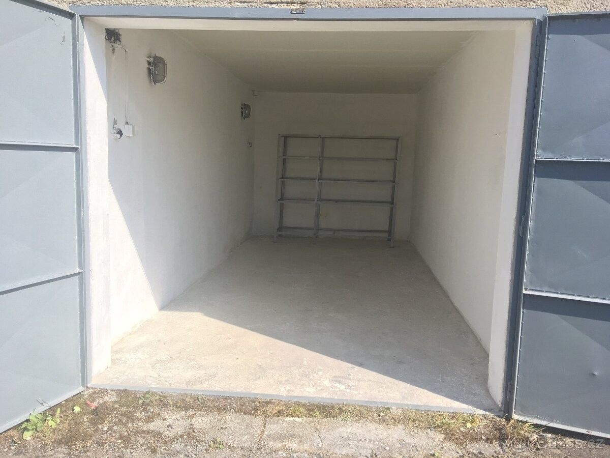 Garáže, Ostrava, 722 00