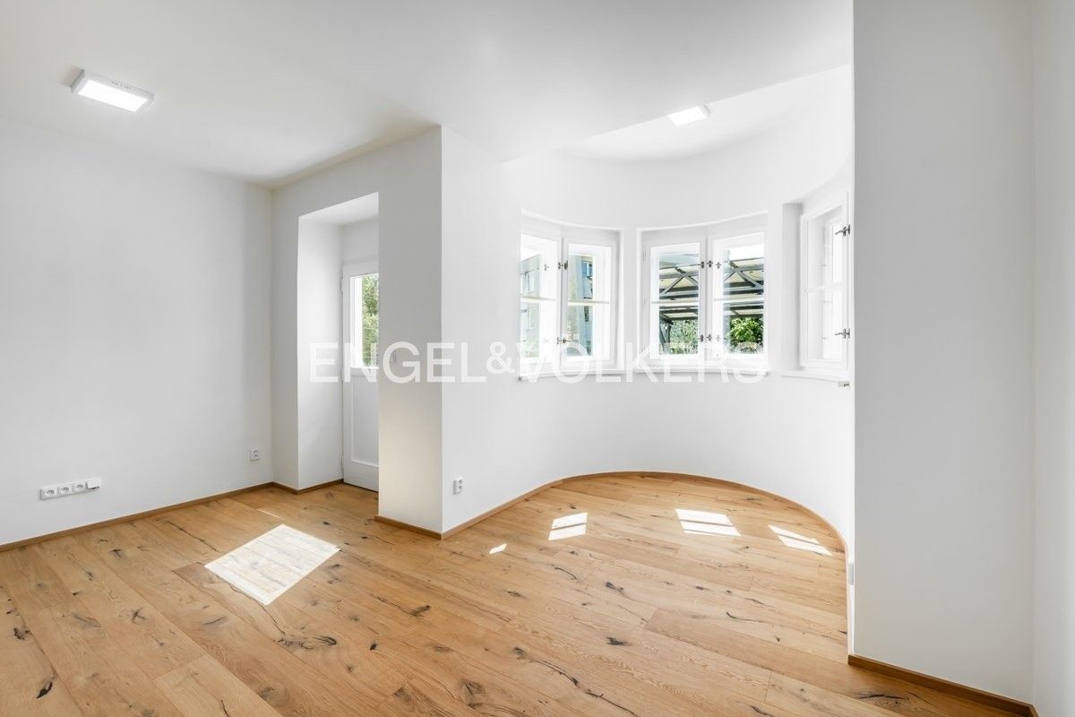 2+kk, Komornická, Praha, 50 m²