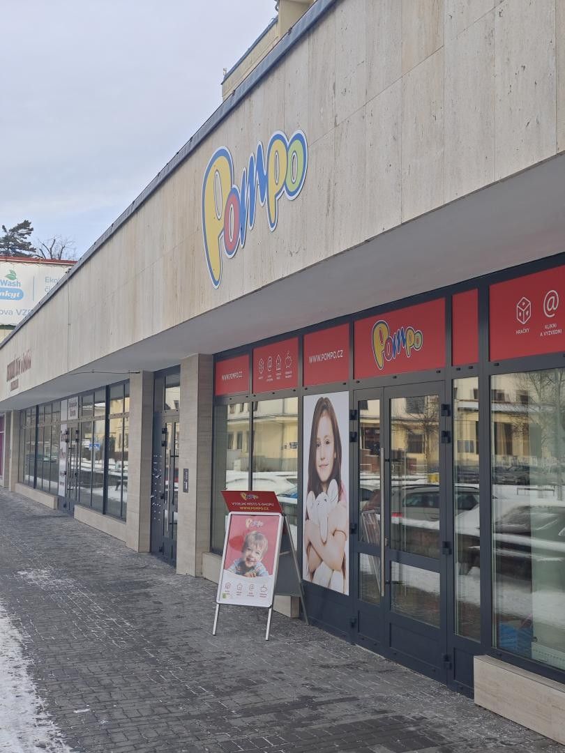 Obchodní prostory, nám. Svobody, Vsetín, 90 m²