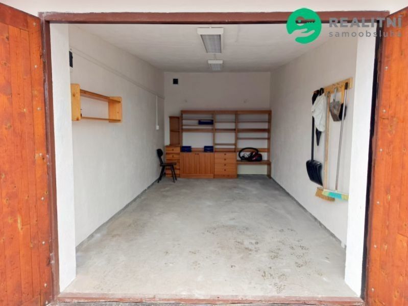 Pronájem garáž - Lidická, Karlovy Vary, 19 m²