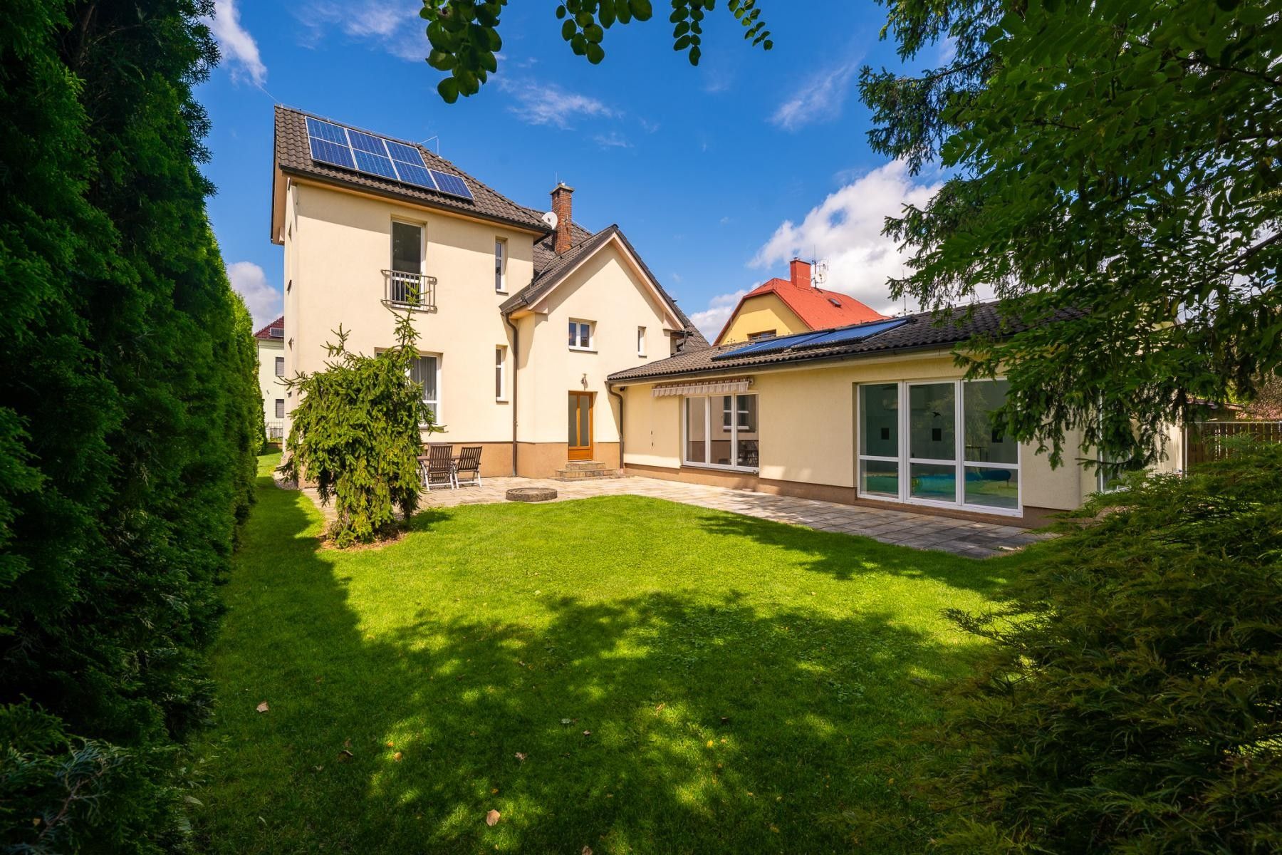 Vily, Jiráskova, Valašské Meziříčí, 300 m²