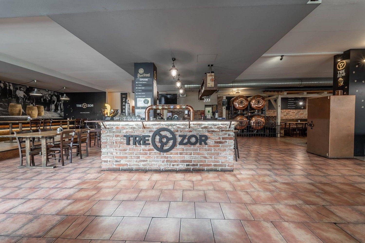 Restaurace, 610 m²