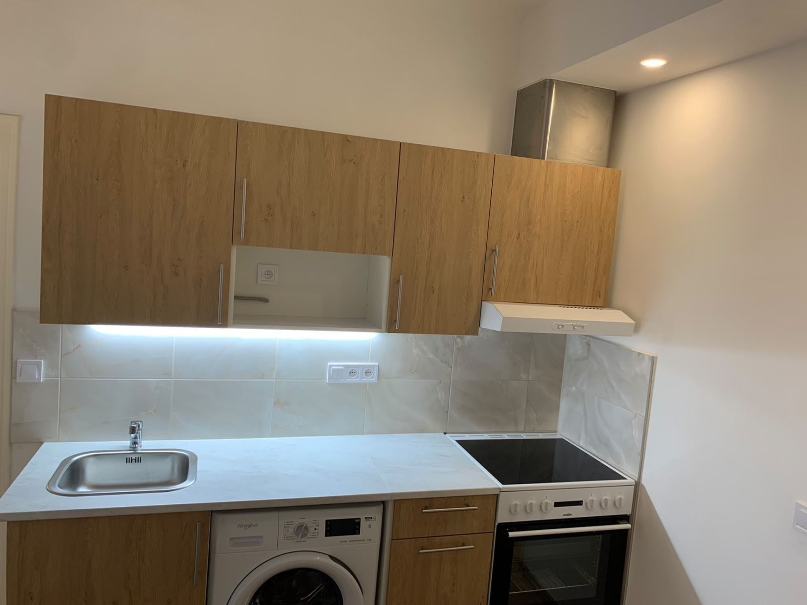 Pronájem byt 2+1 - V Korytech, Praha - Záběhlice, 37 m² - 2