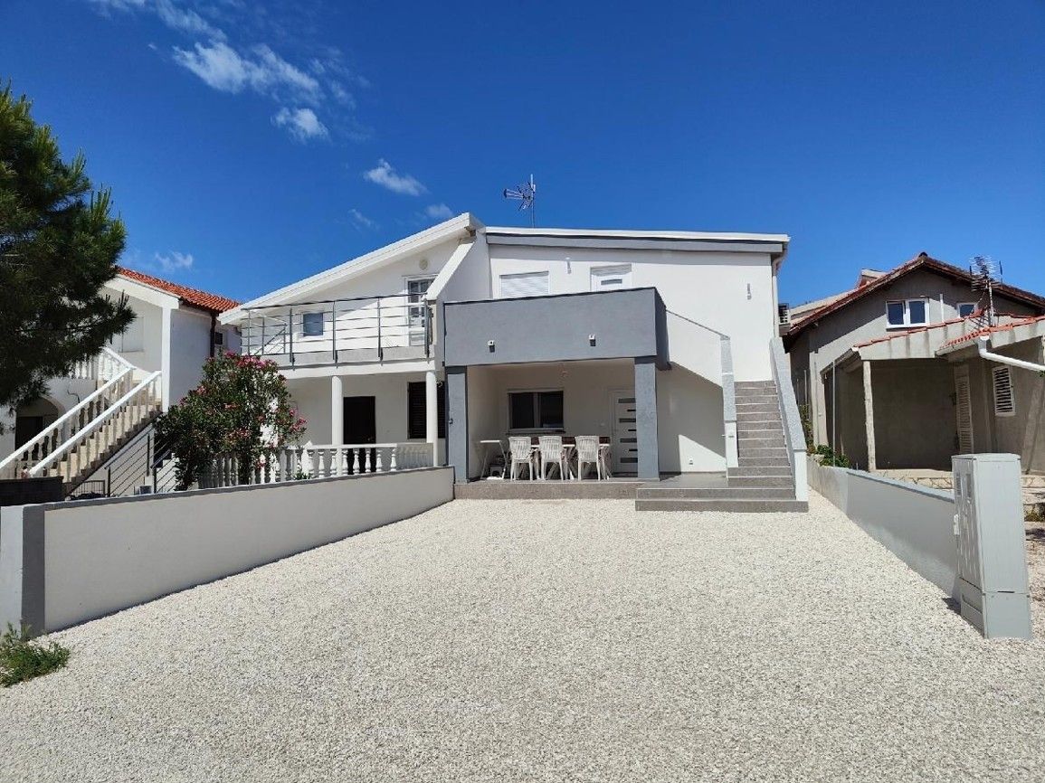 Rodinné domy, 987 66, Zahraničí