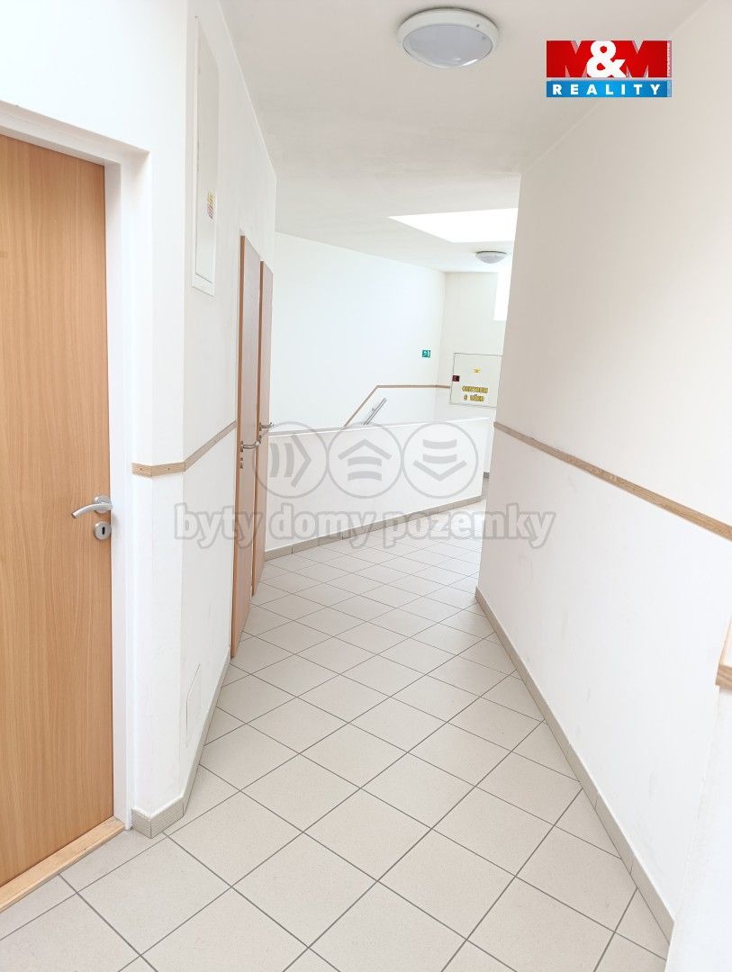 Pronájem obchodní prostory - nám. Komenského, Tišnov, 23 m²