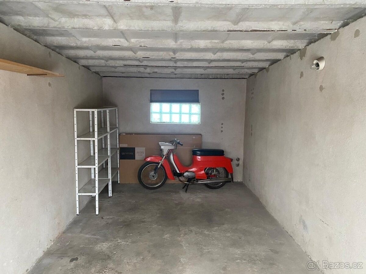 Garáže, Dačice, 380 01