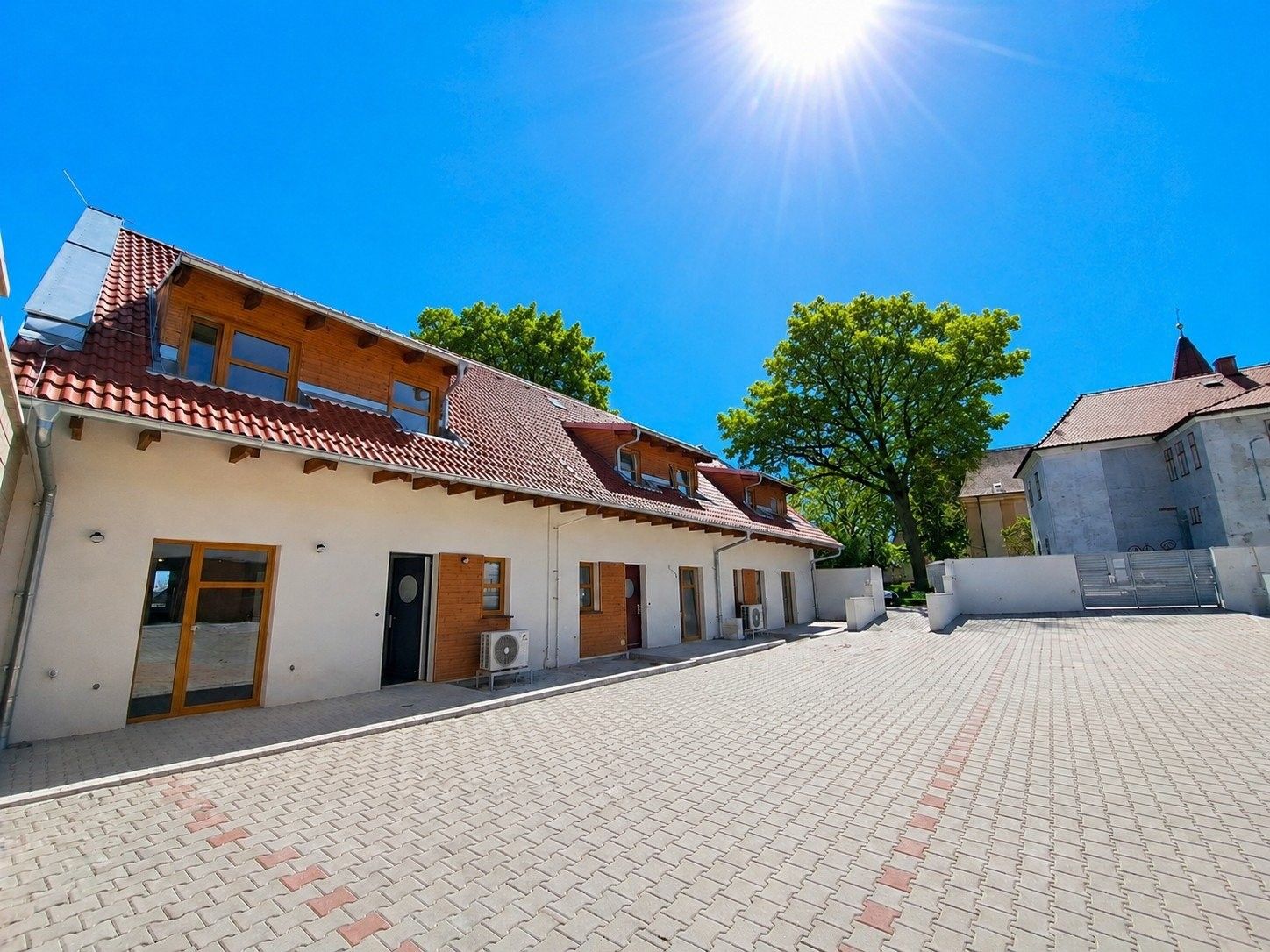 4+kk, náměstí u dubu, Stochov, 110 m² - 1