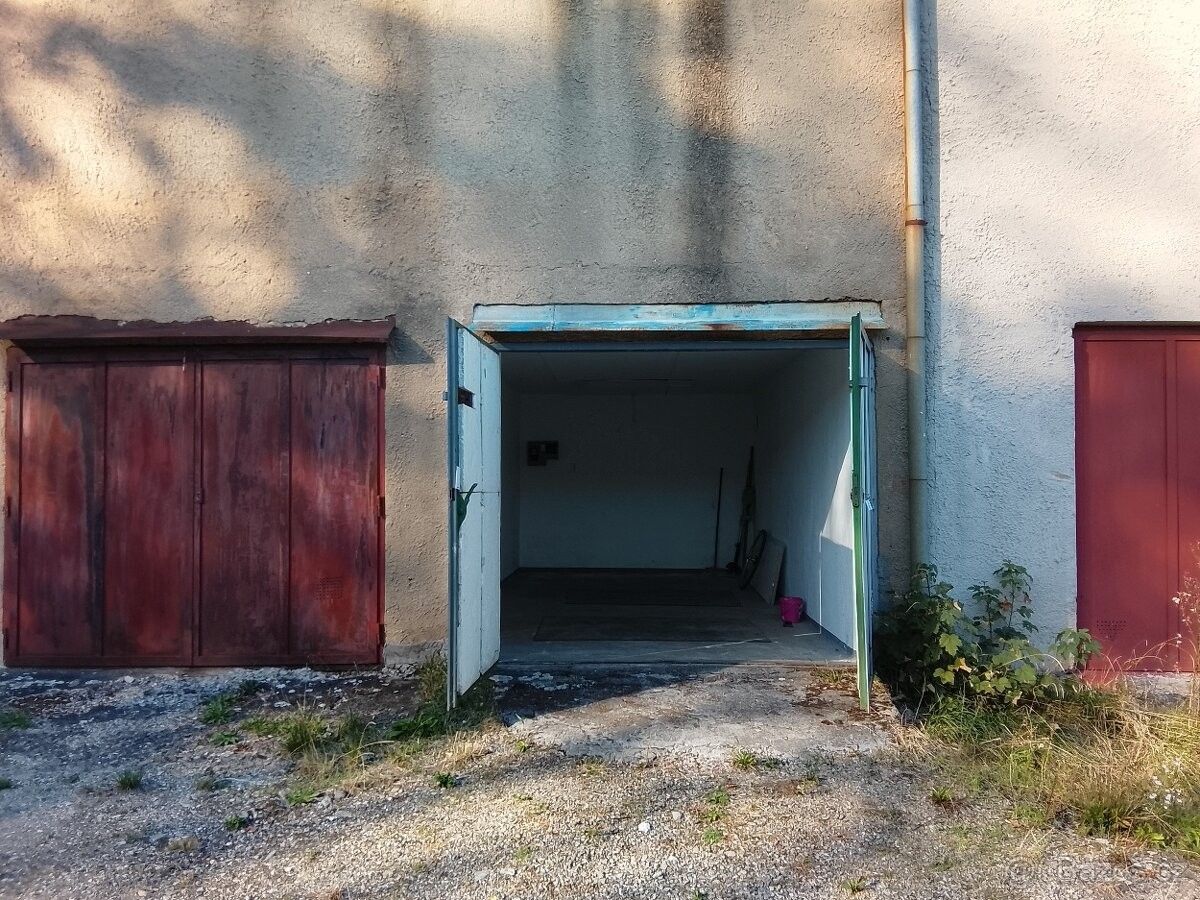 Garáže, Plzeň, 312 00