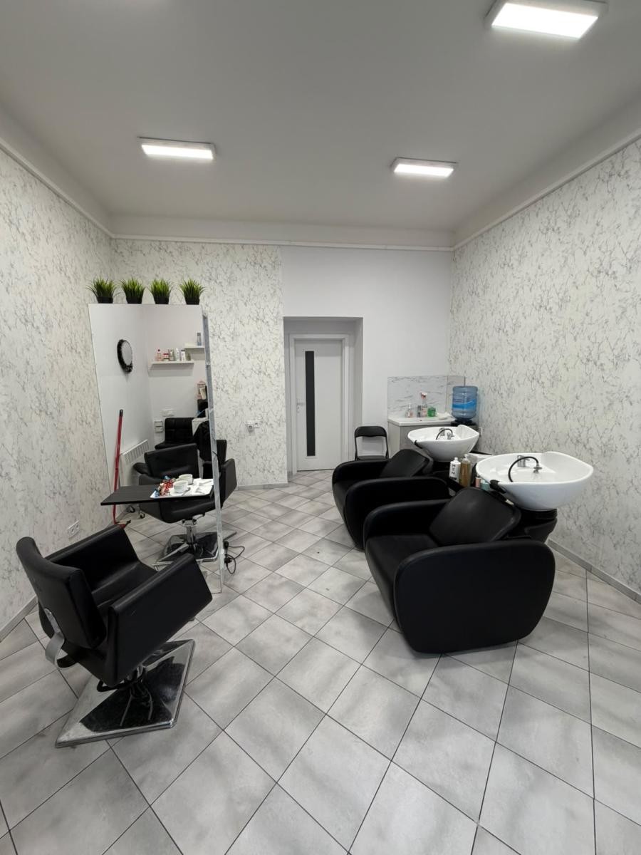 Obchodní prostory, 28 m²