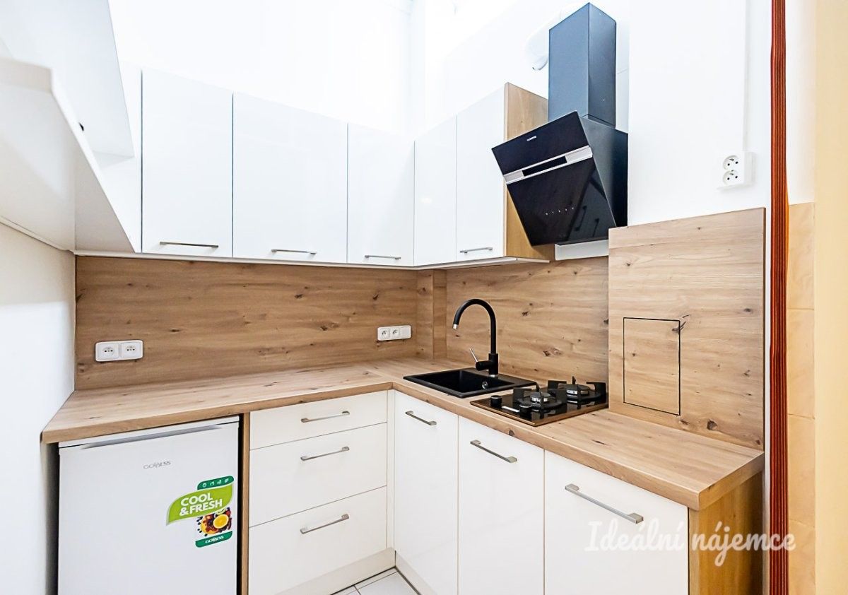 3+1, Drahobejlova, Praha, 77 m²