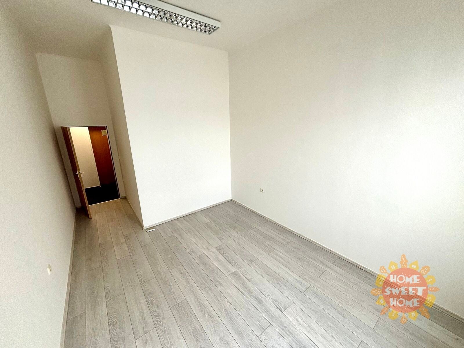 Pronájem kancelář - Londýnská, Praha, 21 m²