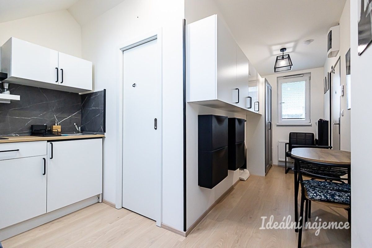 1+kk, Konzumní, Praha, 18 m²