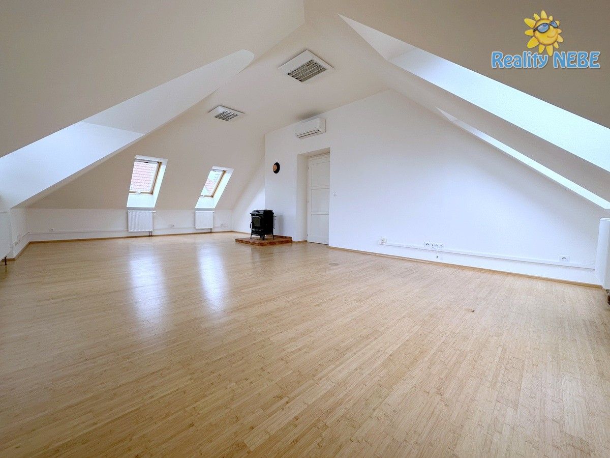 Pronájem byt 2+1 - Nad spádem, Praha, 82 m²