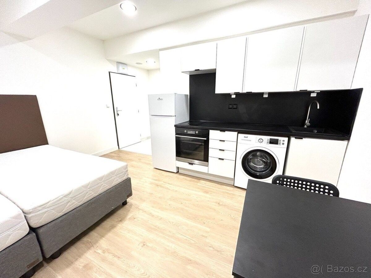 Pronájem byt - Praha, 190 00