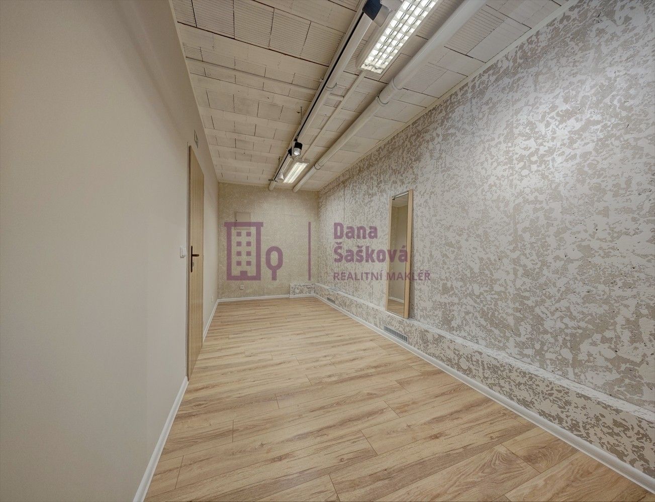Obchodní prostory, nám. Míru 203, Jindřichův Hradec I, 18 m² - 2