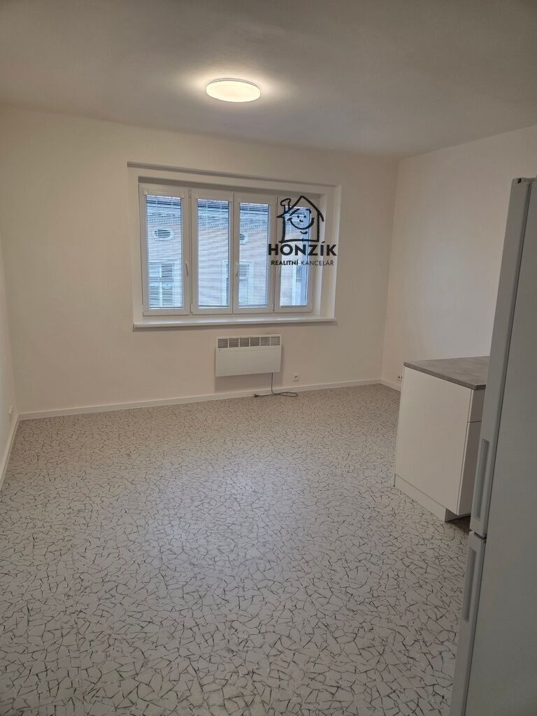 Byt 2+kk · 40 m² · Novákových, Praha - 3
