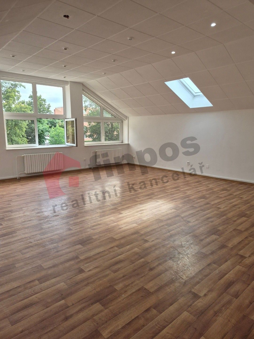 Obchodní prostory, Ringhofferovo náměstí  , Kamenice, 100 m² - 2