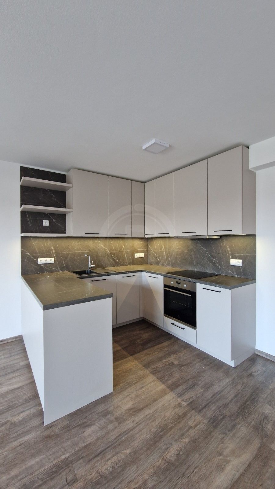 Pronájem byt 2+kk - Šroubárenská 2092, České Budějovice, 64 m²