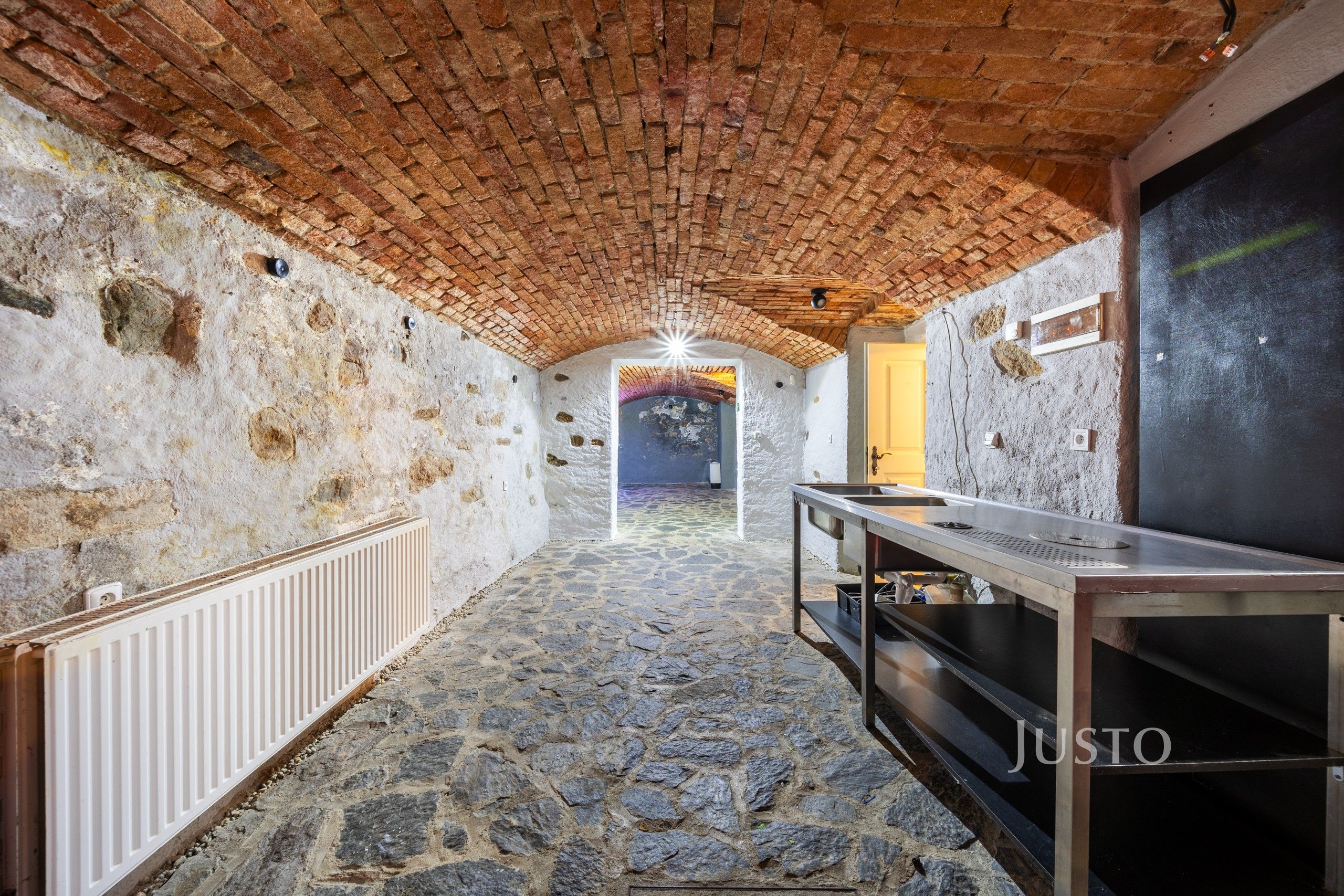 Restaurace, nám. Přemysla Otakara II., České Budějovice, 48 m²