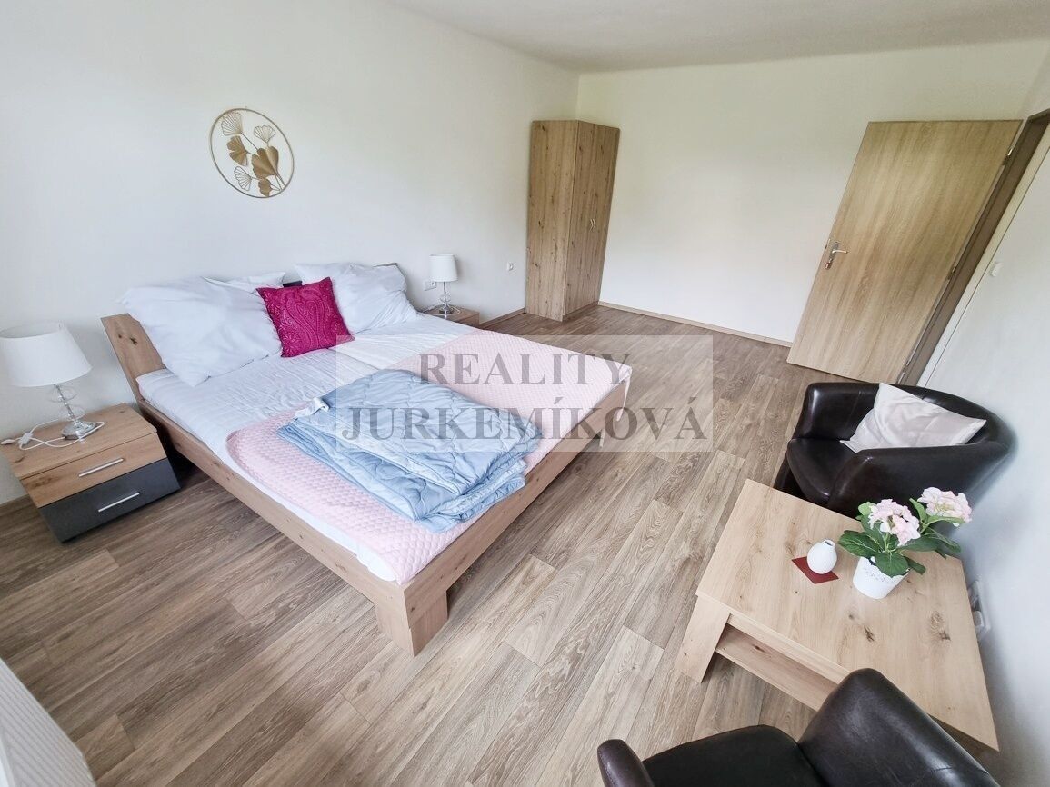 Pronájem rodinný dům - Černá v Pošumaví, 200 m²