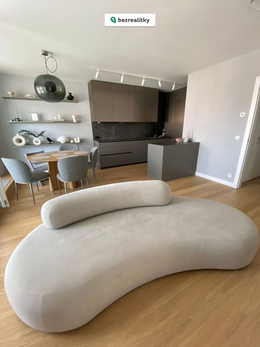 3+kk, Hodonínská, Praha, 96 m²