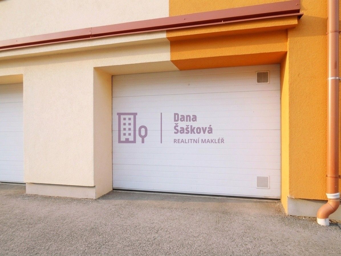 Garáže, sídliště Vajgar 1015, Jindřichův Hradec III, 20 m²