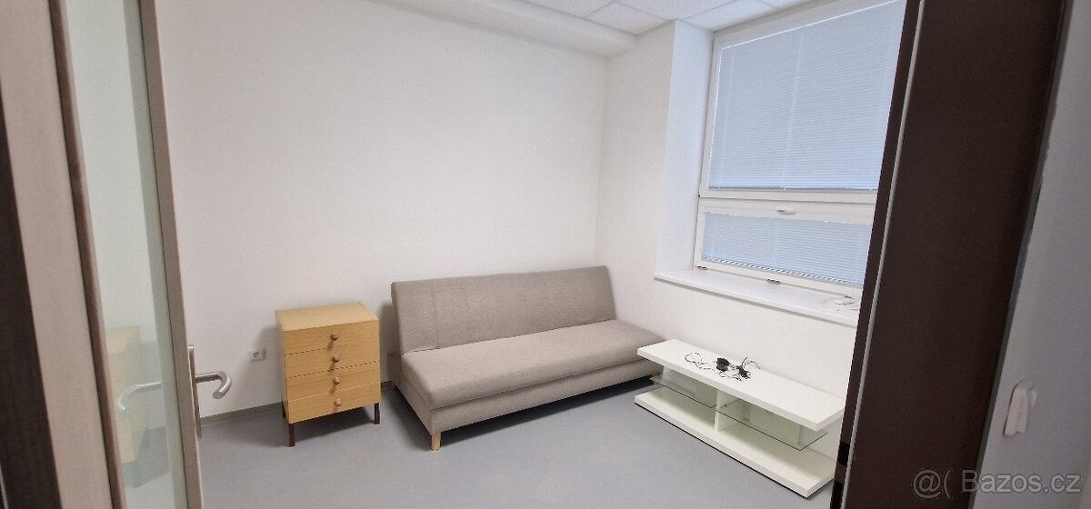 Pronájem kancelář - Veselí nad Moravou, 698 01