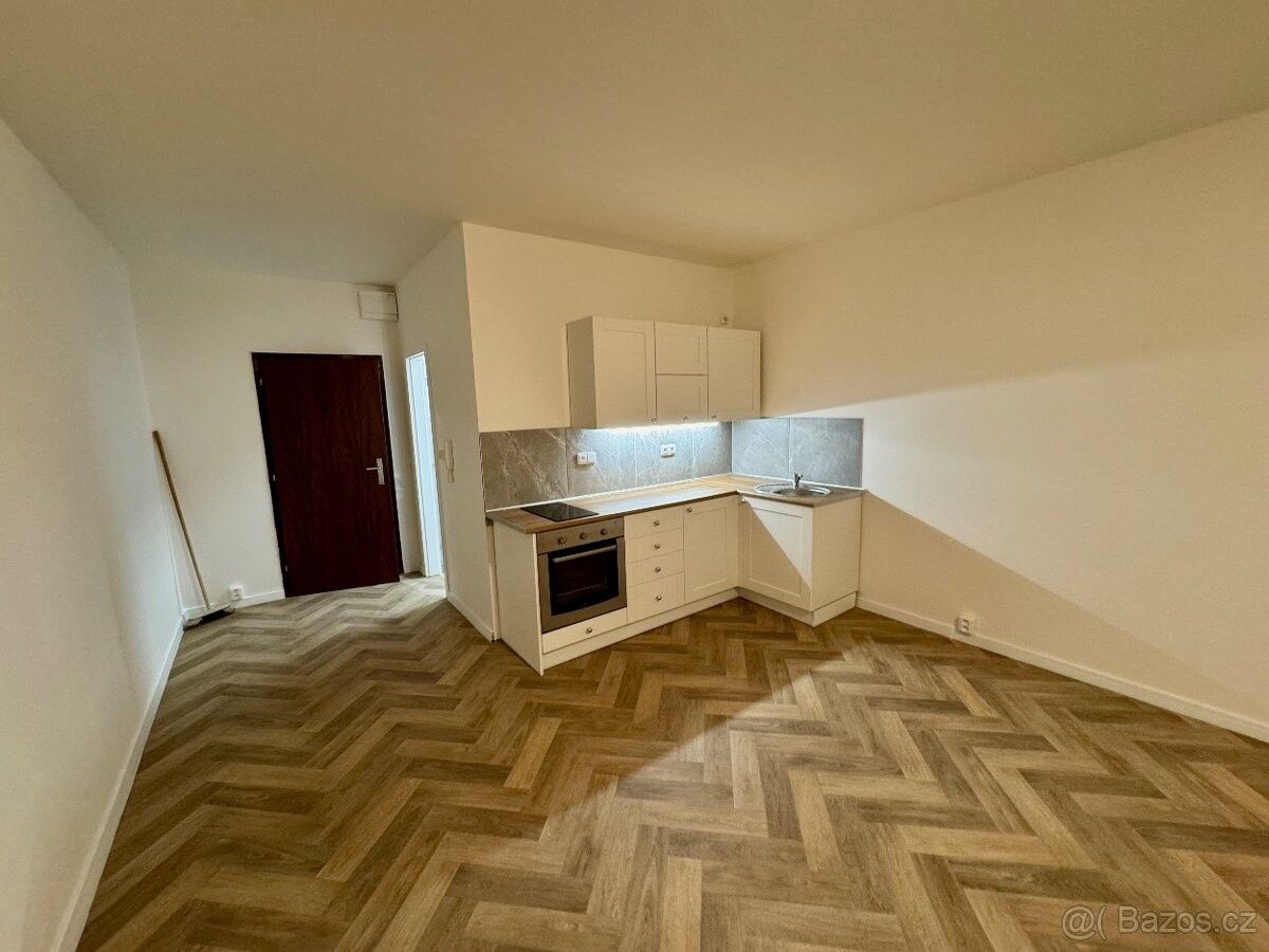 Pronájem byt - Český Těšín, 737 01