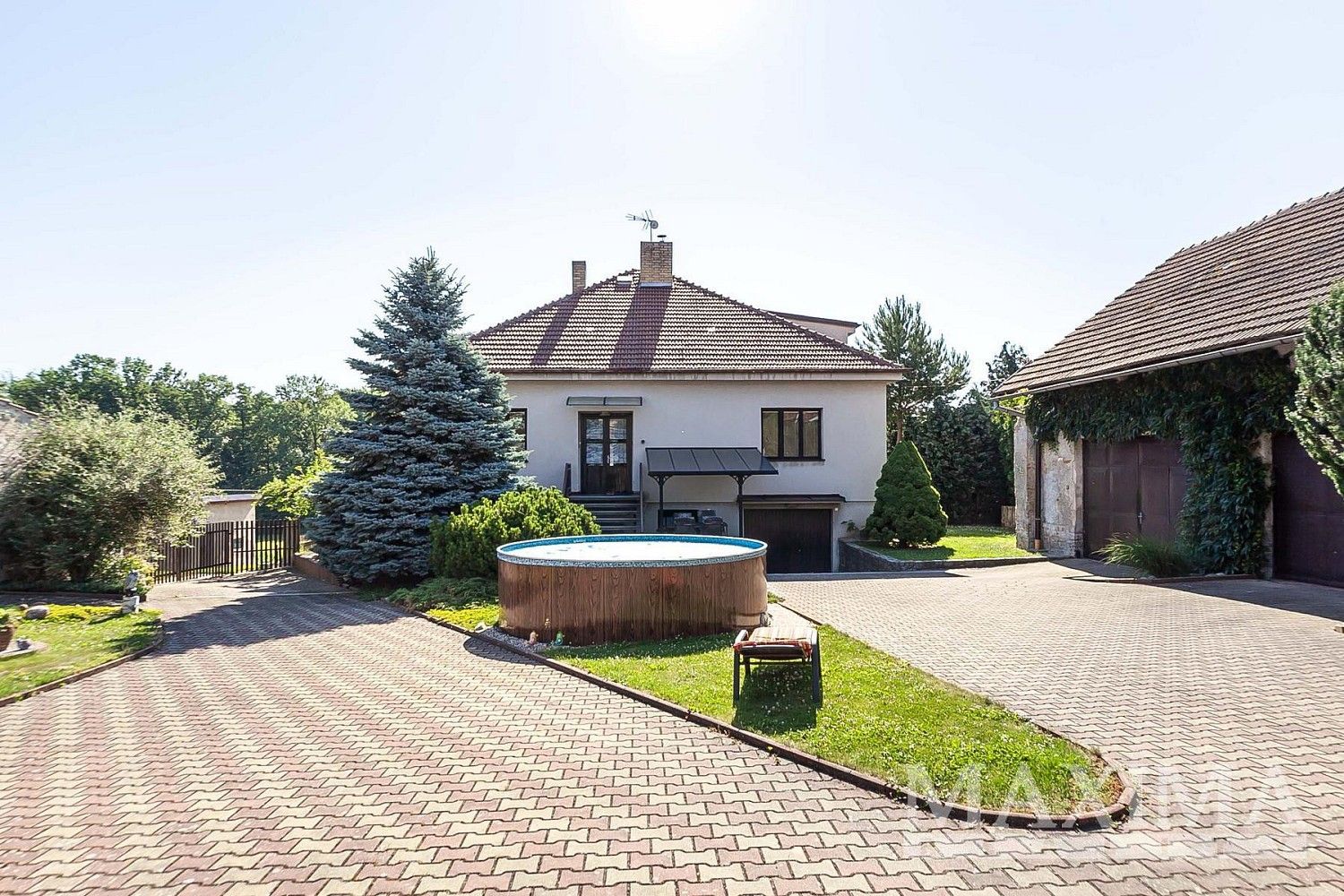 Prodej rodinný dům - Bečváry - Červený Hrádek, okres Kolín, Středočeský kraj, 340 m² - 2