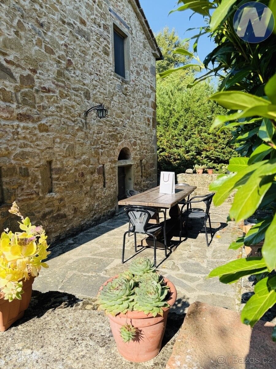 Rodinné domy, 987 66, Zahraničí