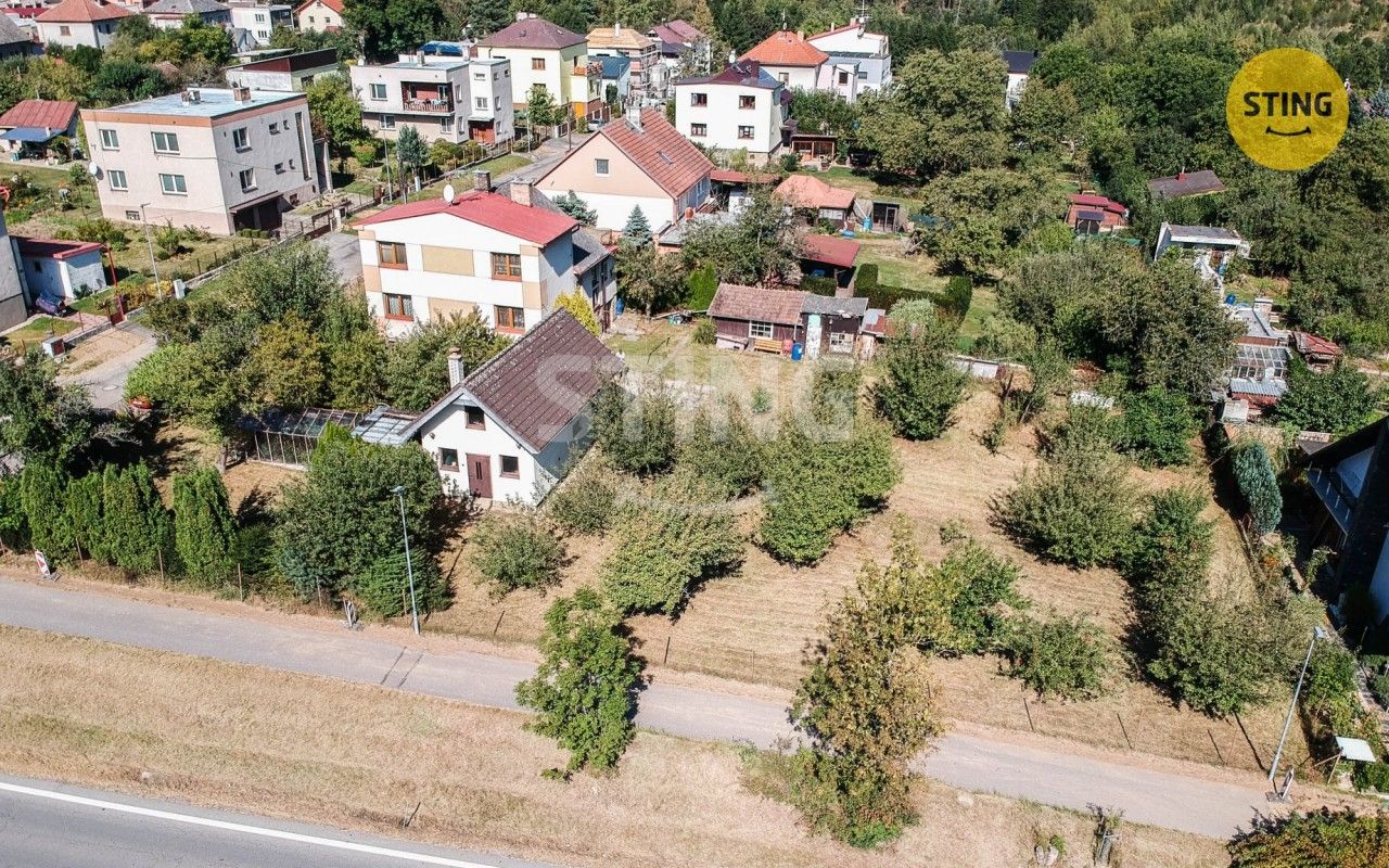 Pozemek pro bydlení, 698 m²