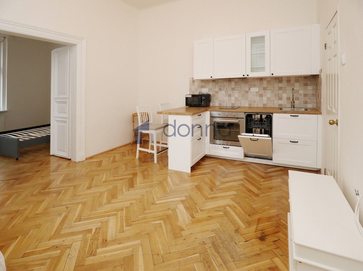 2+kk, Štěpánská, Praha, 40 m²