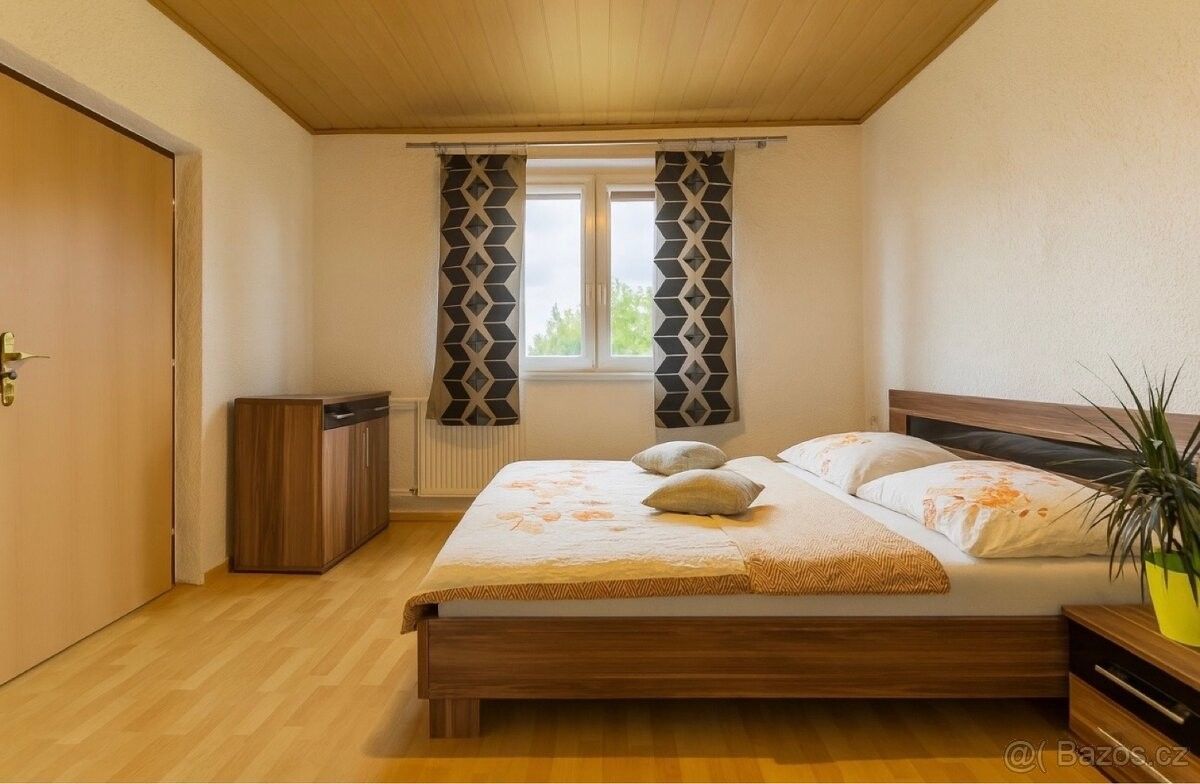 Byty, Hazlov, 351 32