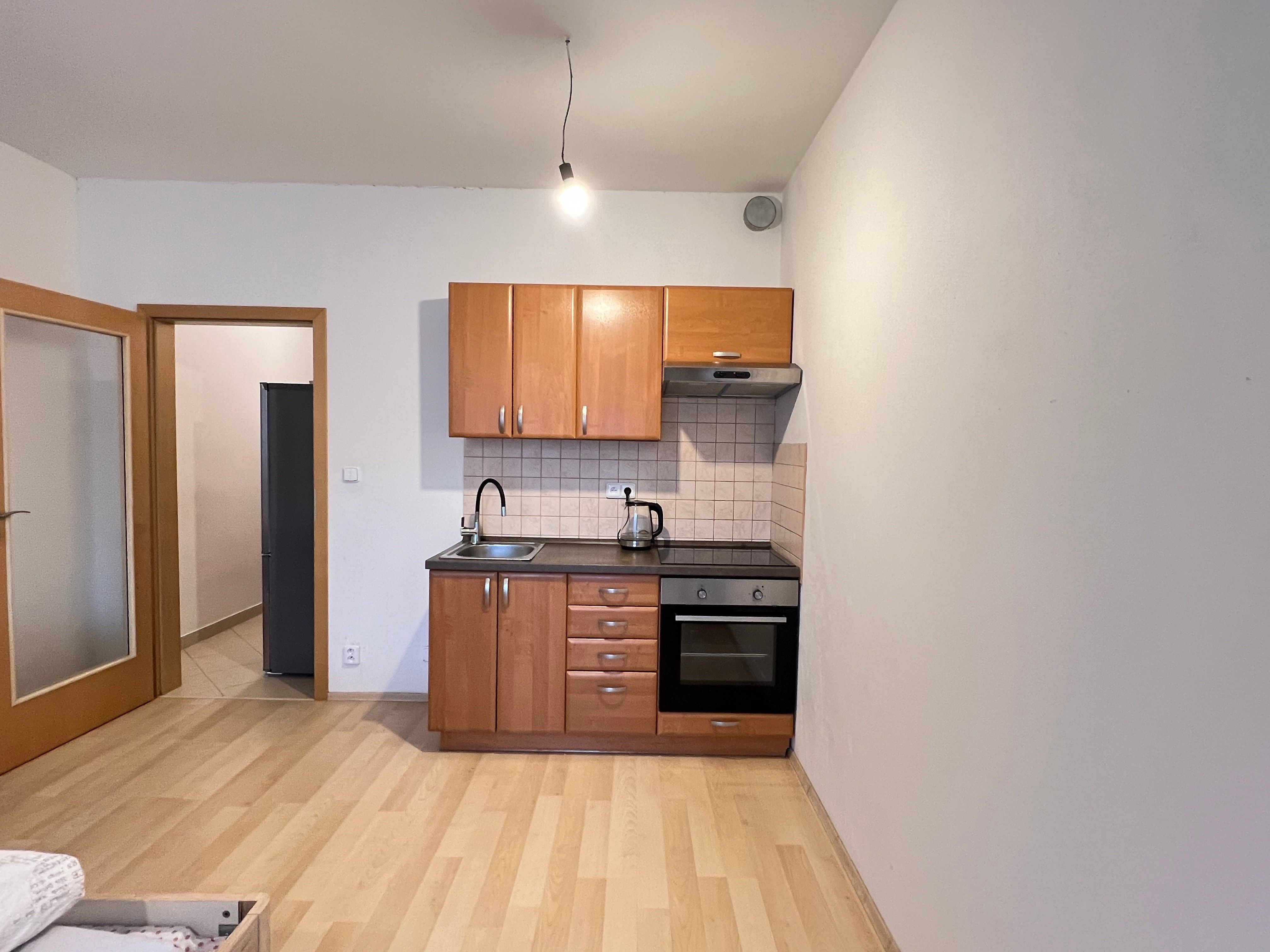 Pronájem byt 1+kk - Milotická, Praha, 32 m² - 5